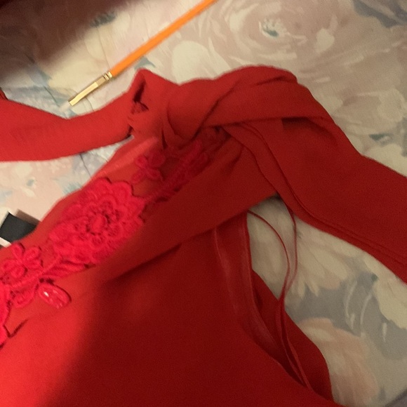 I am selling a Size Medium MNG Suit on shoulder dress - Picture 4 of 5